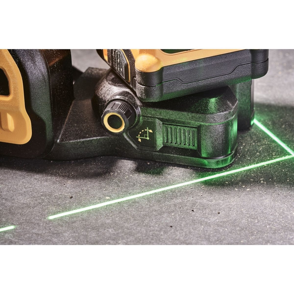 DEWALT เลเซอร์วัดระดับแบบ 3 เส้น 360 องศา รุ่น DCE089NG18-XJ แสงเลเซอร์สีเขียว แม่นยำ +/- 3 มม.ต่อ 10 ม. (ดีวอลท์)