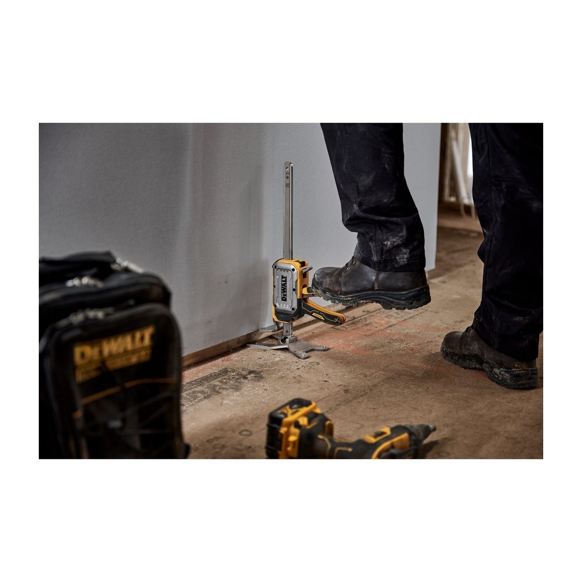 DEWALT แม่แรงก่อสร้าง TOUGHSERIES™ รุ่น DWHT83550 สามารถในการยกสูงสุด 340 ปอนด์ และ ยกสูง 8-3/4 นิ้ว (ดีวอลท์)