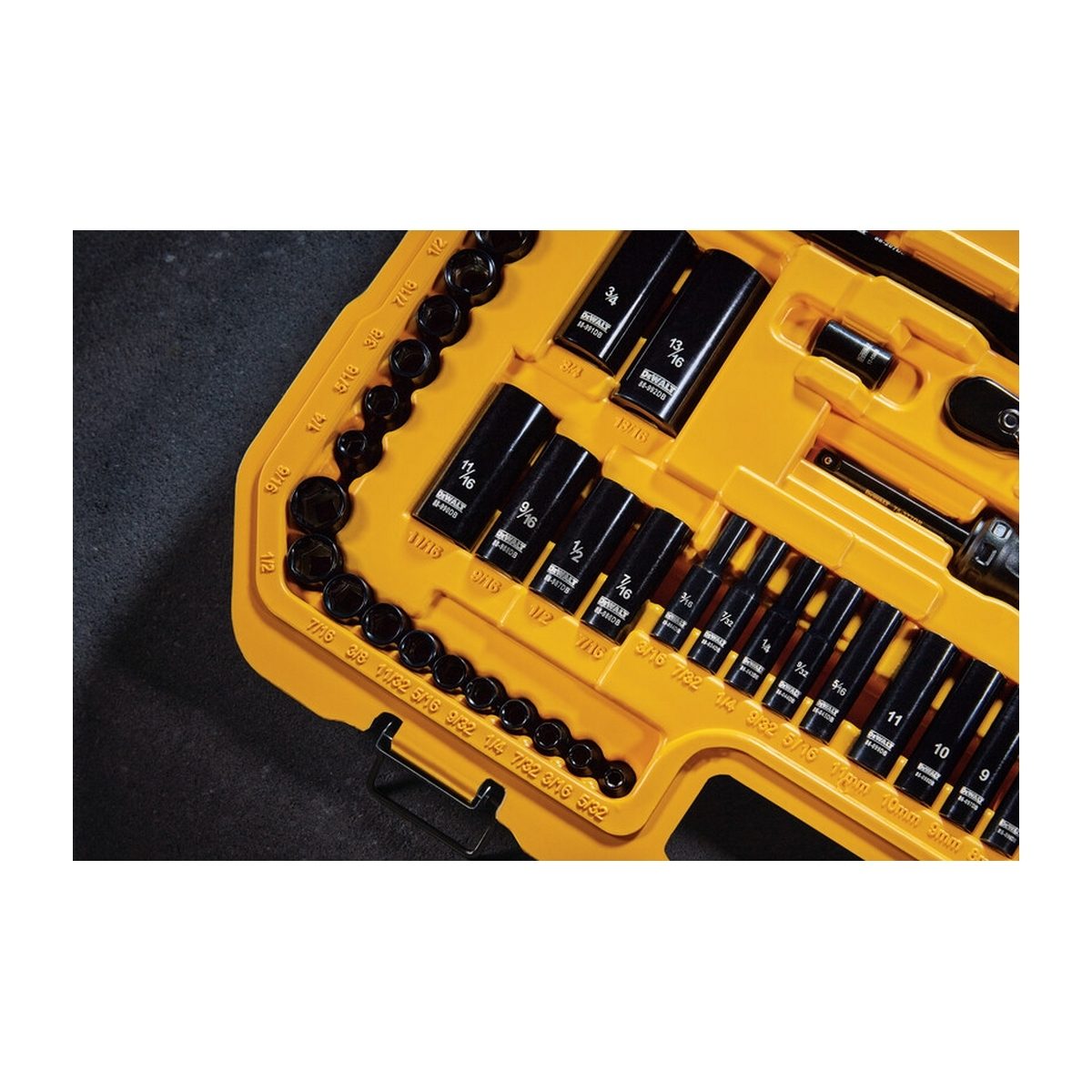 DEWALT ชุดเซ็ท Mechanical Tools Black Chrome 184 ชิ้น รุ่น DWMT45184-1 ช่วยให้งานขันทำได้ง่ายและขันได้แน่นขึ้น (ดีวอลท์)