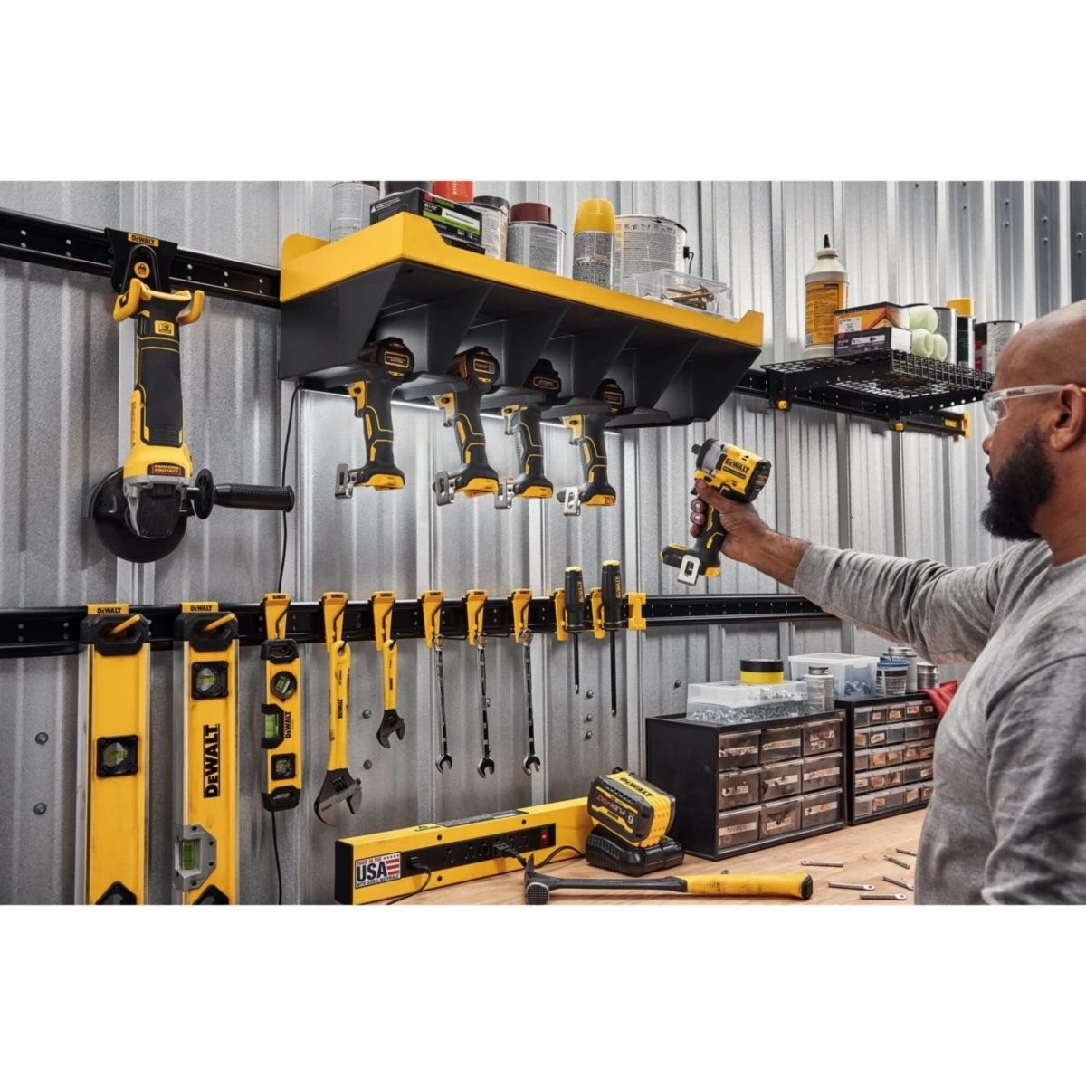 DEWALT ชุดแขวนเครื่องมือ 5 ช่อง รุ่น DWST82822 ชุดเก็บ Power Tool สามารถรองรับน้ำหนักได้ถึง 100 ปอนด์ (ดีวอลท์)