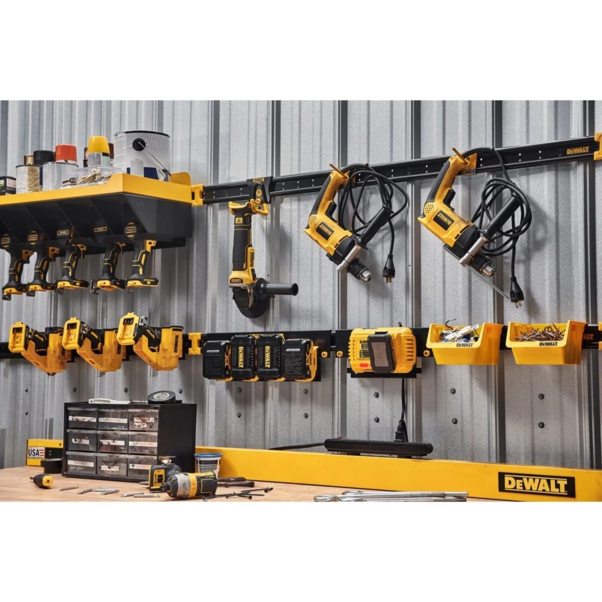 DEWALT ถ้วยใส่ Power Tool แบบแขวน รุ่น DWST82823 รับน้ำหนักได้ 10 ปอนด์ ระบบล็อคที่ยึดตะขอเข้ากับราง (ดีวอลท์)