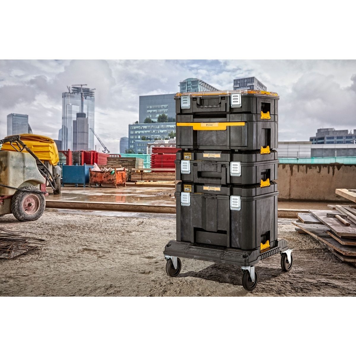 DEWALT กล่อง TSTAK ความจุ 11 ลิตร รุ่น DWST83345-1 สามารถรับน้ำหนักได้ 30 กิโลกรัม มีโฟมกันกระเทกด้านในกล่อง (ดีวอลท์)