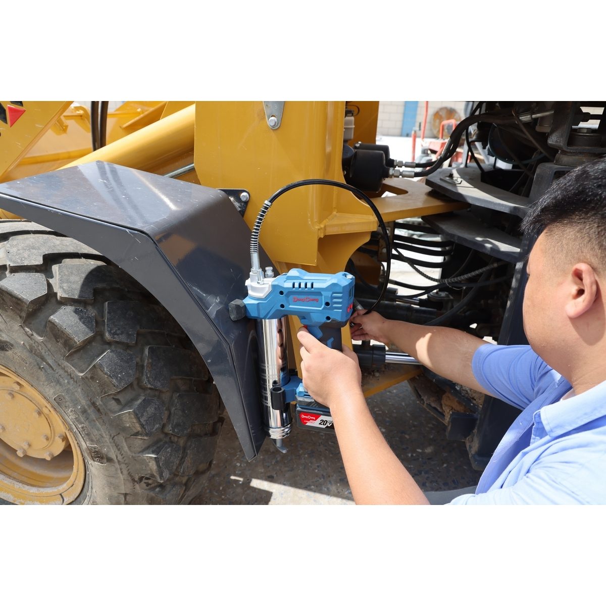 DONG CHENG เครื่องอัดจารบี 20 โวลต์ รุ่น DCGG500 (TYPE DM) แรงดันการทำงาน 10000 PSI, อัตราการไหลของน้ำมัน 110-170 กรัม/นาที (ดองเช็ง) (รวมแบ