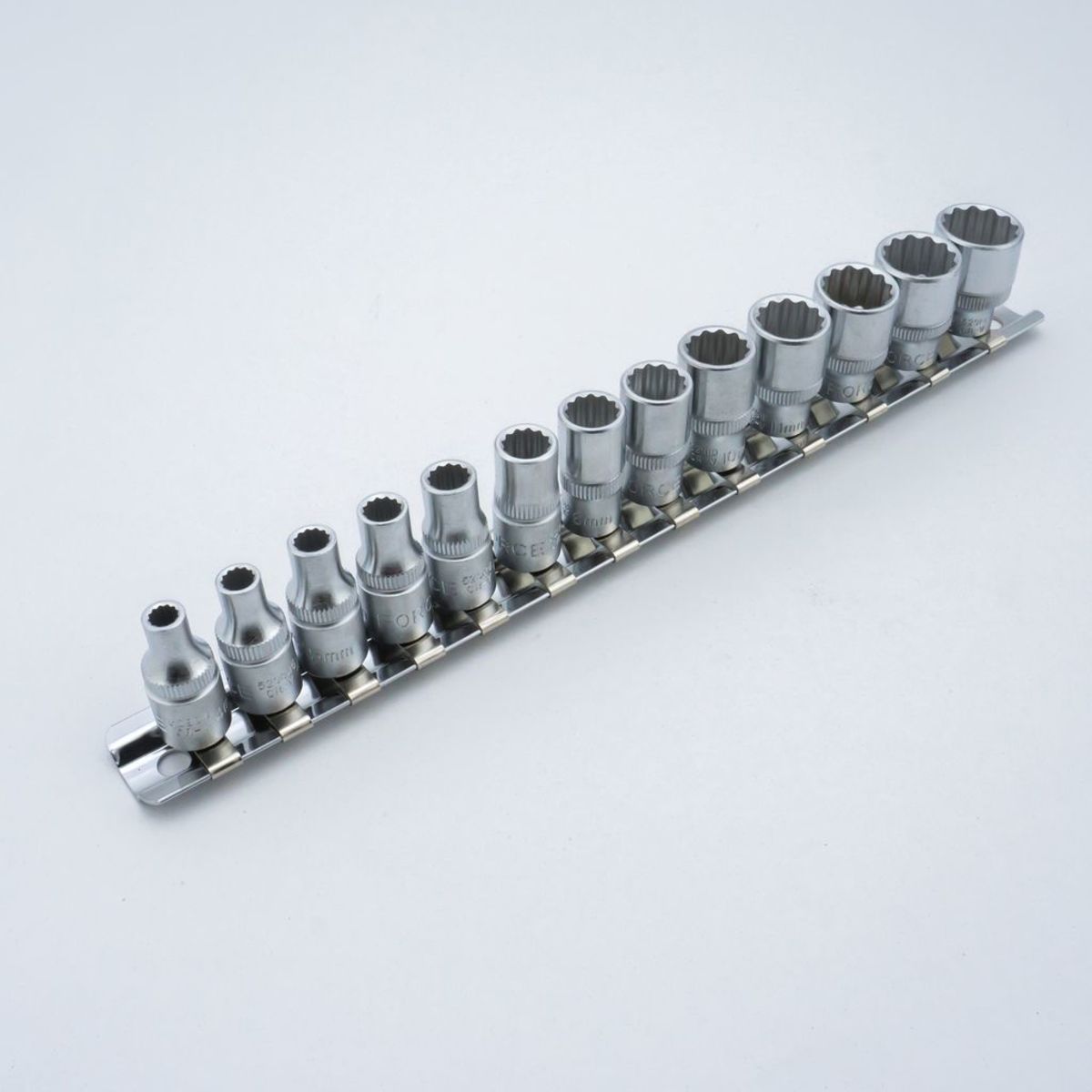 2133 ชุดลูกบ็อกซ์ 12PT 1/4" 13ชิ้น/มม.