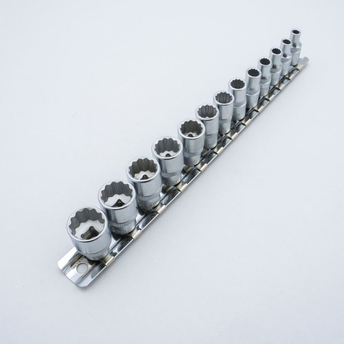 2133 ชุดลูกบ็อกซ์ 12PT 1/4" 13ชิ้น/มม.