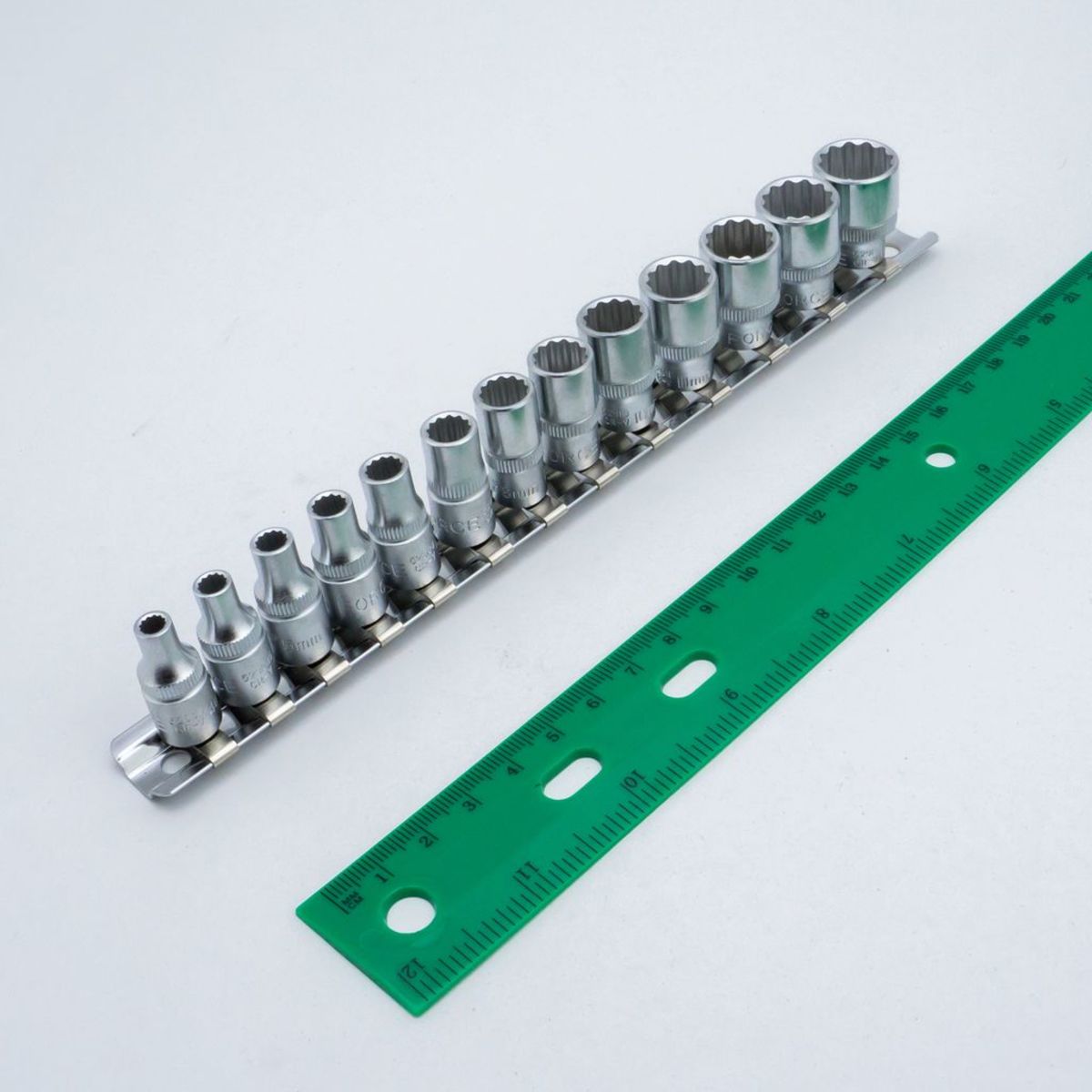 2133 ชุดลูกบ็อกซ์ 12PT 1/4" 13ชิ้น/มม.