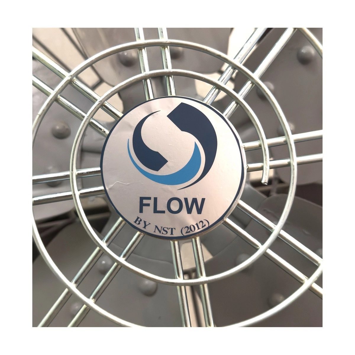 FLOW พัดลมอุตสาหกรรม ขนาด 30 นิ้ว แบบขาตั้ง รุ่น IFL30 มอเตอร์ 1 แรงม้า 4 โพล 220 โวลต์ สำหรับงานระบายอากาศในโรงงาน และที่อื่นๆ มีเบรคเกอร์ 