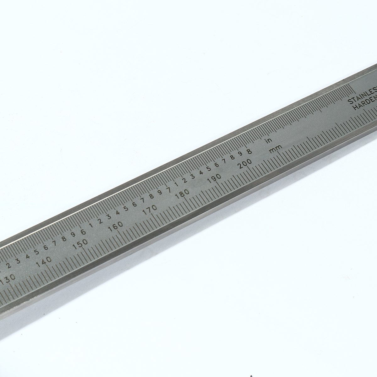 เวอร์เนียร์คาลิปเปอร์ (Vernier Calipers) อินไซส์ (INSIZE) รุ่น 1205-2002S ขนาด 8 นิ้ว ระยะวัด 0-200 มม. (0-8 นิ้ว) G0.02mm /0.001”  ค่าความล