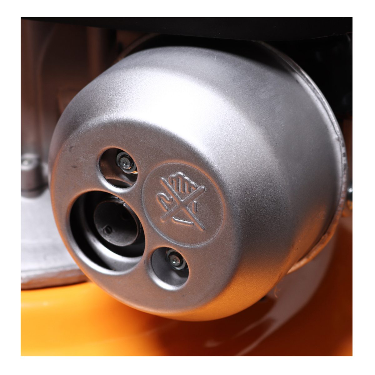 GLM141181 รถตัดหญ้า 18" แบบเข็น