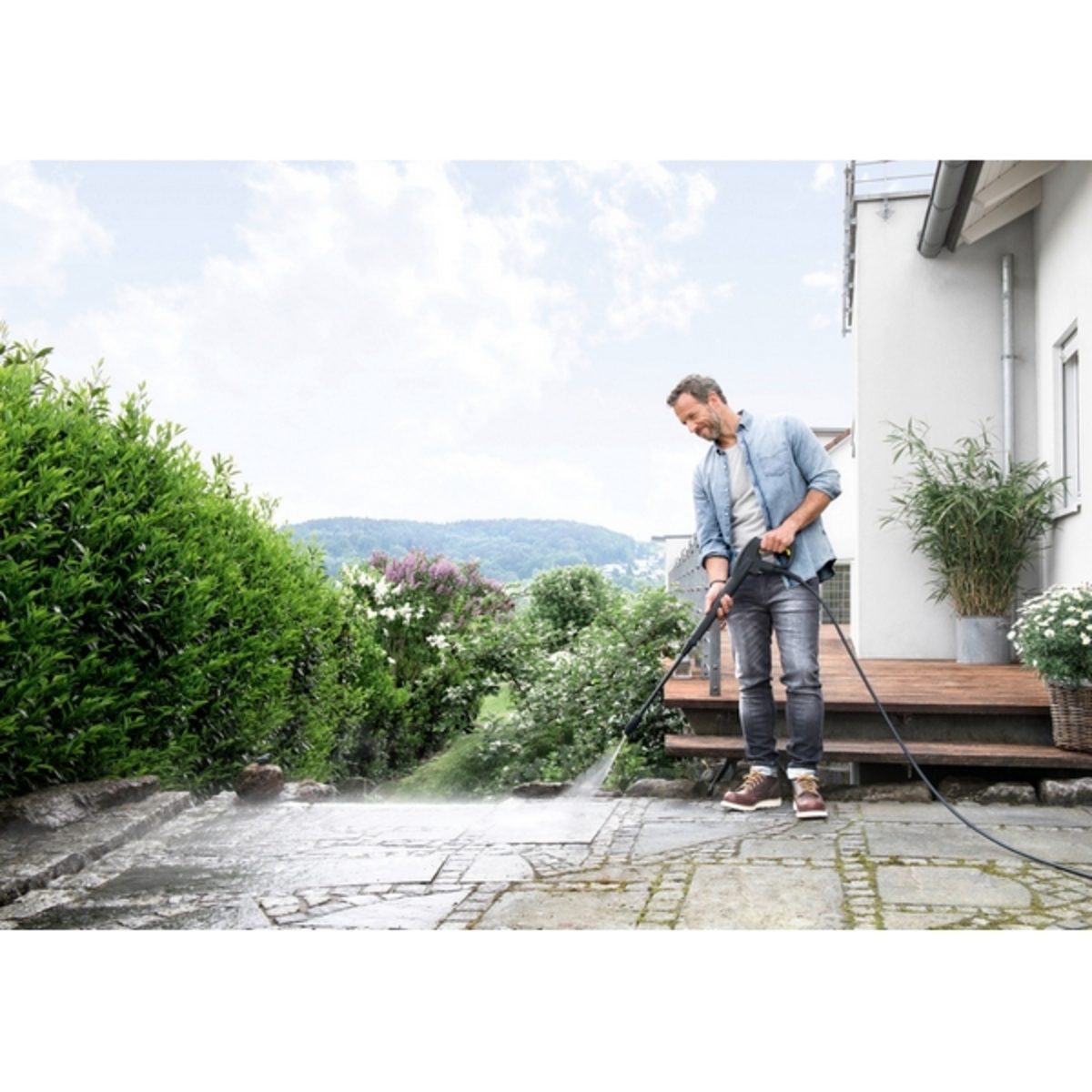 KARCHER (คาร์เชอร์) เครื่องฉีดน้ำแรงดันสูง 145 บาร์ รุ่น K5COMPACT กำลังมอเตอร์ 2.1 กิโลวัตต์ อัตราการไหล 500 ลิตร/ชม. เหมาะสำหรับการทำความส
