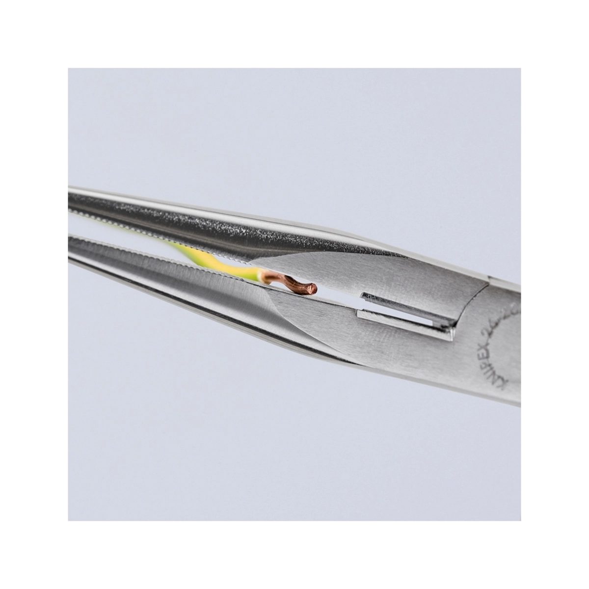 KNIPEX คีมปากแหลมปลายเฉียง ด้าม VDE ขนาด 200 มม. รหัส 26 16 200 เหมาะสำหรับงานจับและตัดที่ต้องการความละเอียด (คะนิเพค)