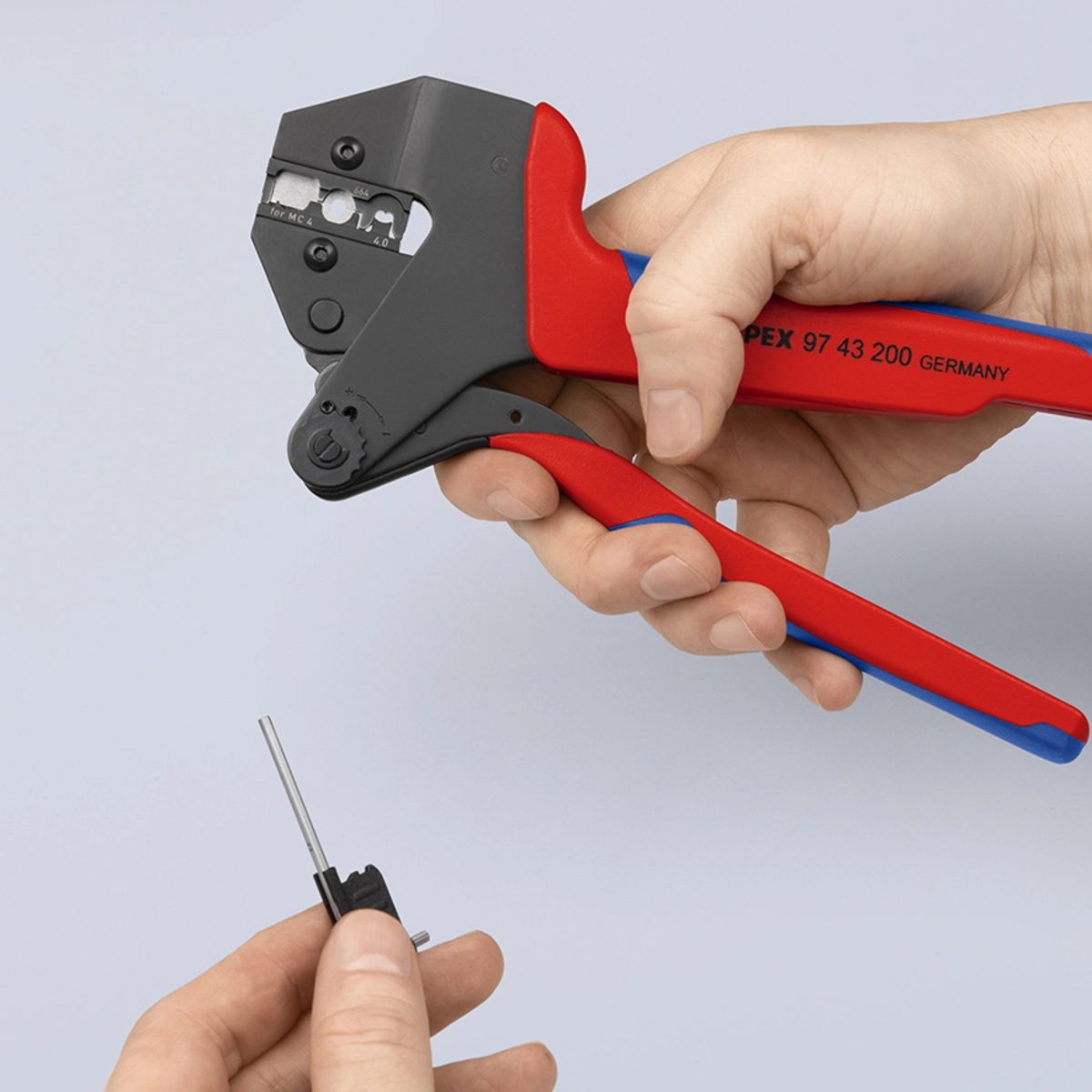 KNIPEX ชุดคีมย้ำหางปลาพร้อมอุปกรณ์เปลี่ยนหัวดาย รองรับการย้ำตามมาตรฐาน UL ใช้กับปลอกหุ้มสายไฟ KNIPEX รุ่น 97 99 330 - 399 (คะนิเพค)