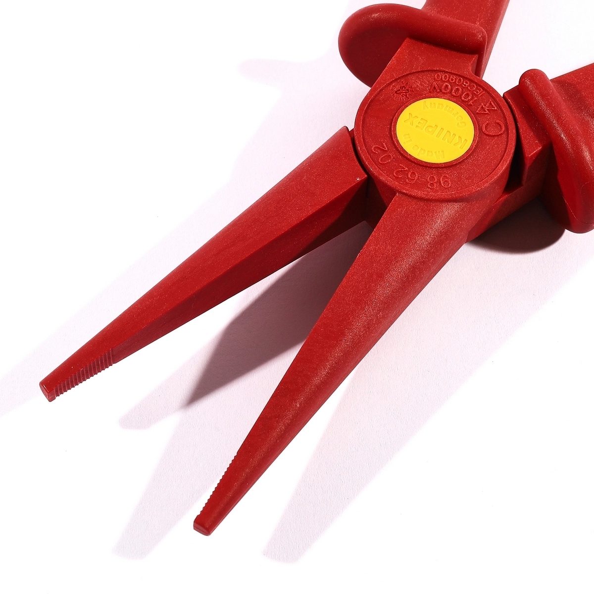 KNIPEX คีมปากแหลมพลาสติก รหัส 98 62 02 (คะนิเพค)