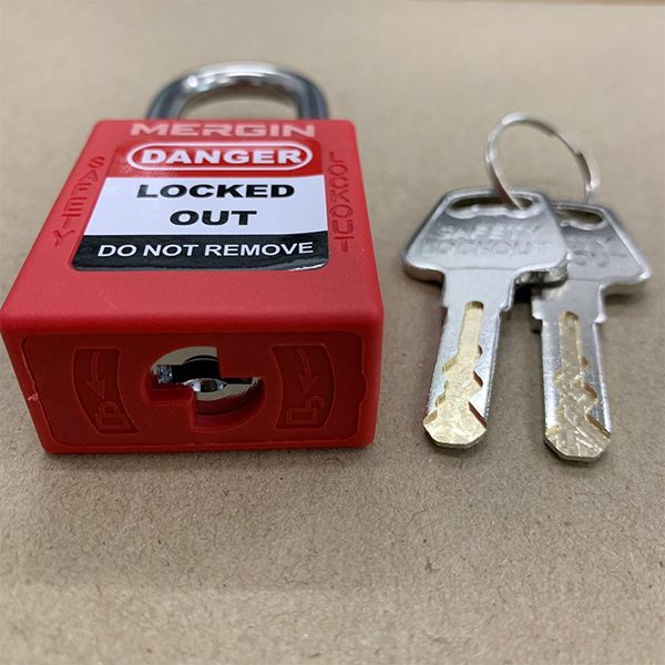 MERGIN  กุญแจนิรภัยก้านสแตนเลส 38 มม.สีแดง พร้อมลูกกุญแจ 2 ดอก / Keyed differ Lockout/ Safety padlock