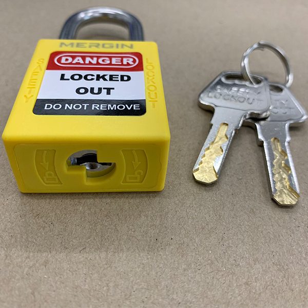 MERGIN  กุญแจนิรภัยก้านสแตนเลส 38 มม.สีเหลือง พร้อมลูกกุญแจ 2 ดอก / Keyed differ Lockout/ Safety padlock