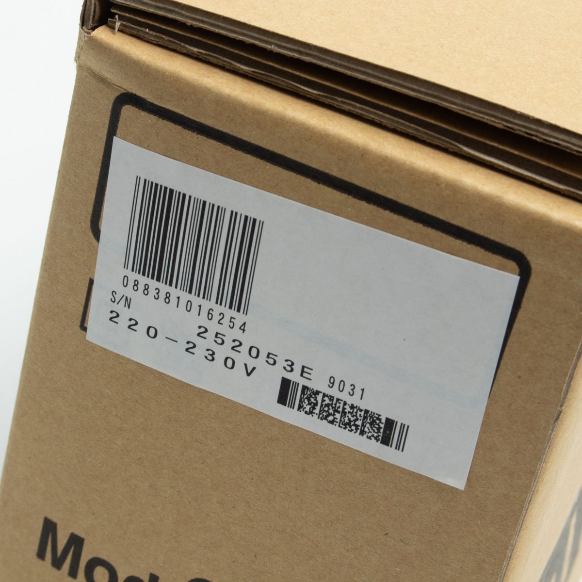 MAKITA เครื่องขัดกระดาษทรายสายพาน ขนาด 1-3/16 X 21 นิ้ว กำลังไฟ 550 วัตต์ รุ่น 9031 สายพานปรับความเร็วได้ ฉนวนสองชั้น มีระบบกำจัดฝุ่น (มากีต