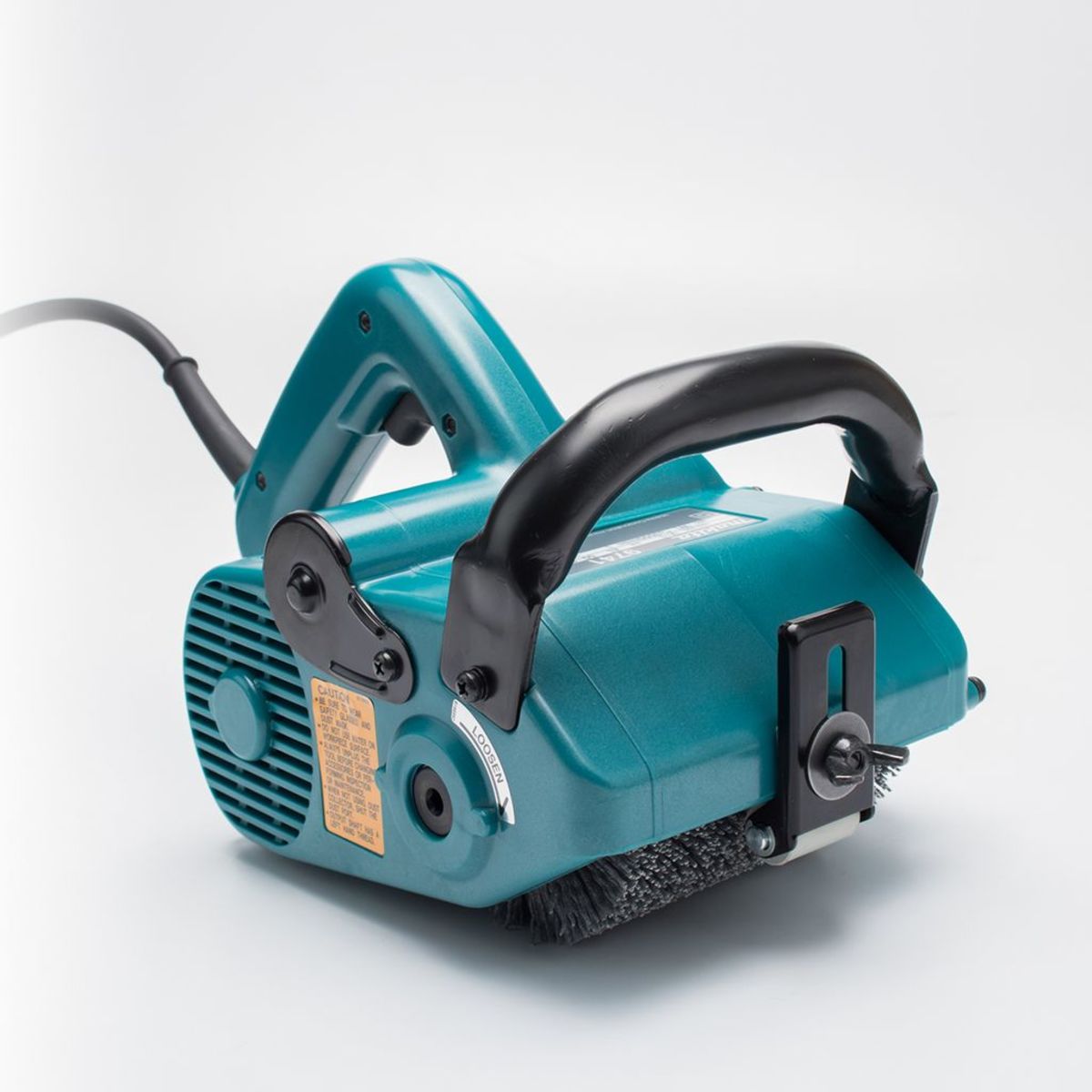 MAKITA เครื่องขัดลายไม้แปรงไนล่อน ขนาด 100 X 120 มม. (4 X 4-3/4 นิ้ว) กำลังไฟ 860 วัตต์ รุ่น 9741 ความเร็วรอบตัวเปล่า 3,500 รอบ/นาที มีระบบก