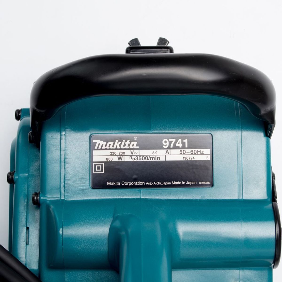 MAKITA เครื่องขัดลายไม้แปรงไนล่อน ขนาด 100 X 120 มม. (4 X 4-3/4 นิ้ว) กำลังไฟ 860 วัตต์ รุ่น 9741 ความเร็วรอบตัวเปล่า 3,500 รอบ/นาที มีระบบก