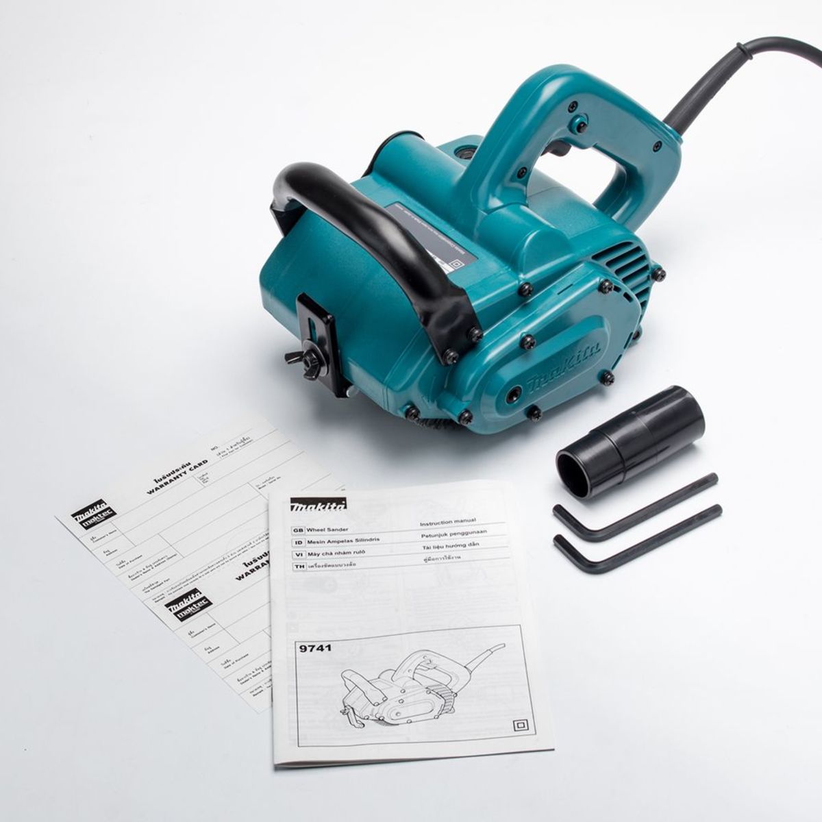 MAKITA เครื่องขัดลายไม้แปรงไนล่อน ขนาด 100 X 120 มม. (4 X 4-3/4 นิ้ว) กำลังไฟ 860 วัตต์ รุ่น 9741 ความเร็วรอบตัวเปล่า 3,500 รอบ/นาที มีระบบก