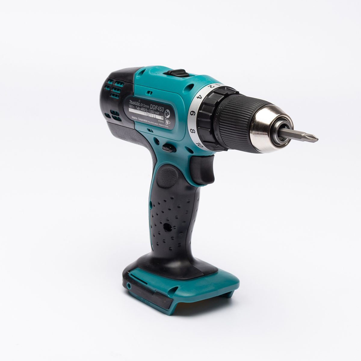 MAKITA สว่านไขควงไร้สาย 18 โวลต์ ขนาด 1/2 นิ้ว รุ่น DDF453Z แรงบิดหมุน 38 นิวตันเมตร ไม่รวมแบตเตอรี่และแท่นชาร์จ (มากีต้า)