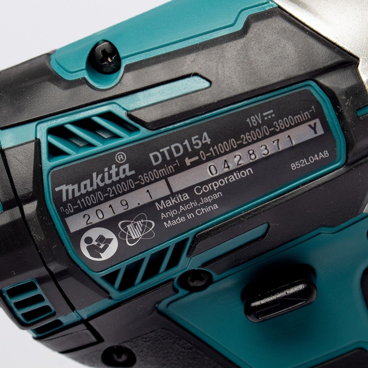 MAKITA สว่านอิมแพคไร้สาย 18V รุ่น DTD154RFE ก้านหกเหลี่ยม 1/4 นิ้ว แรงบิดสูงสุด 175 NM รวมแบตเตอรี่-แท่นชาร์จ (มากีต้า)