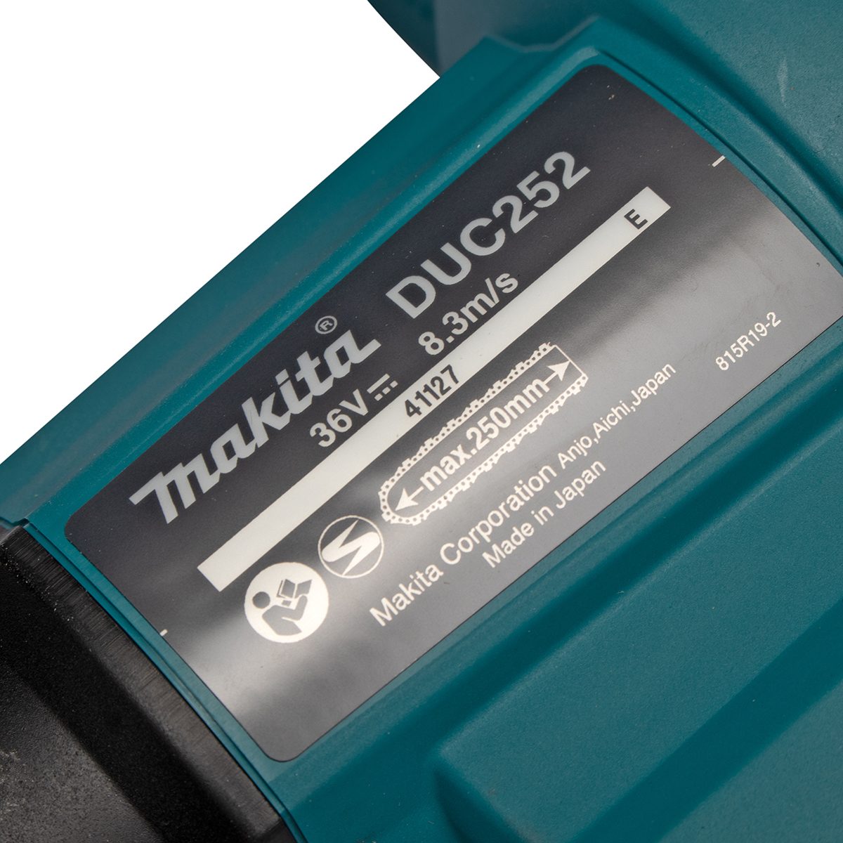 MAKITA เลื่อยโซ่ไร้สาย 36 โวลต์ ความยาวบาร์ 10 นิ้ว (250 มม.) รุ่น DUC252Z ถังน้ำมันโซ่ 85 มล. ความยาวในการตัด 238 มม. (9-3/8 นิ้ว) ไม่รวมแบ
