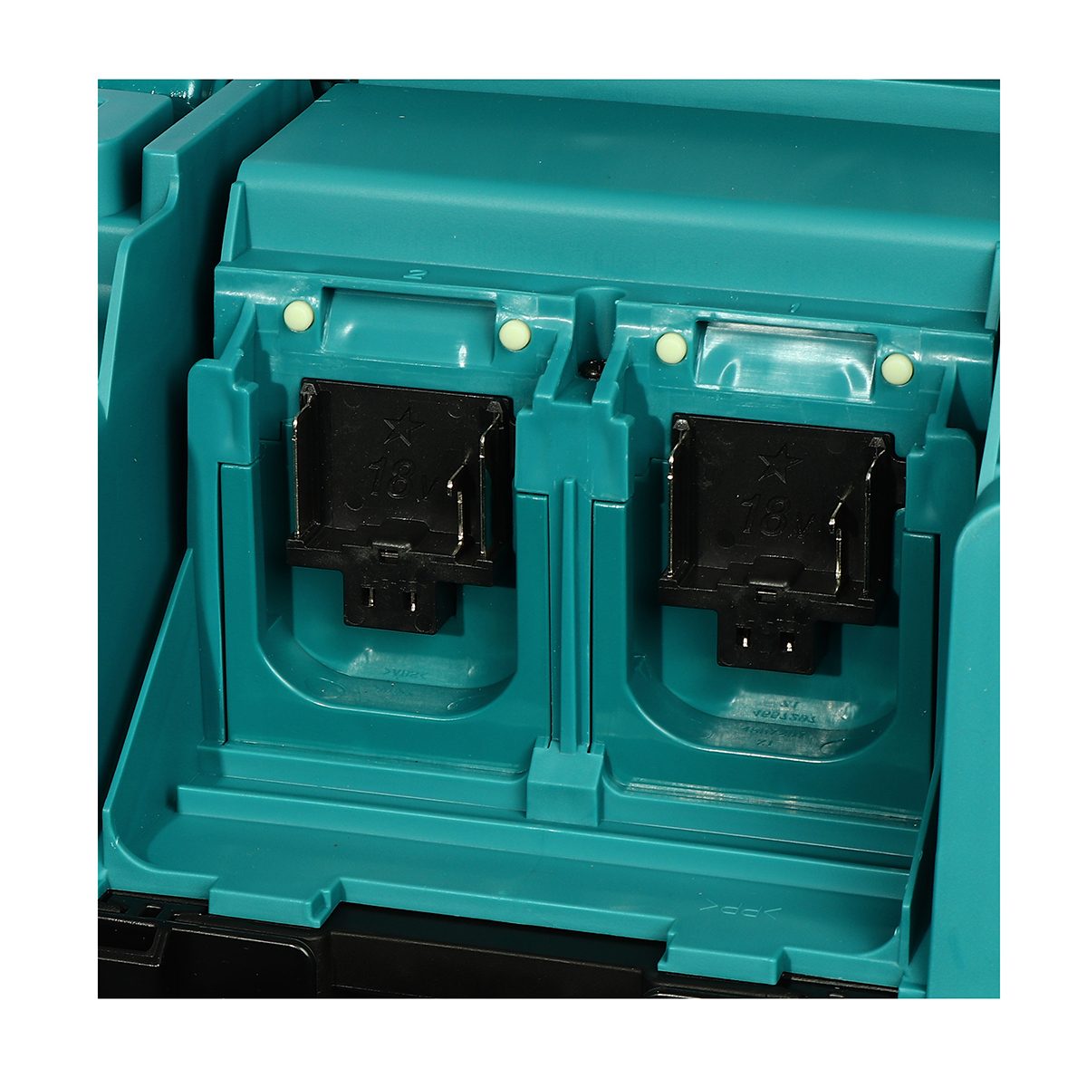 MAKITA เครื่องดูดฝุ่นน้ำ-แห้งไร้สาย 36 โวลต์ ถังเก็บฝุ่น 15 ลิตร รุ่น DVC150LZ ถังเก็บน้ำ 12 ลิตร (AC/DC) ไม่รวมแบตเตอรี่-แท่นชาร์จ (มากีต้า