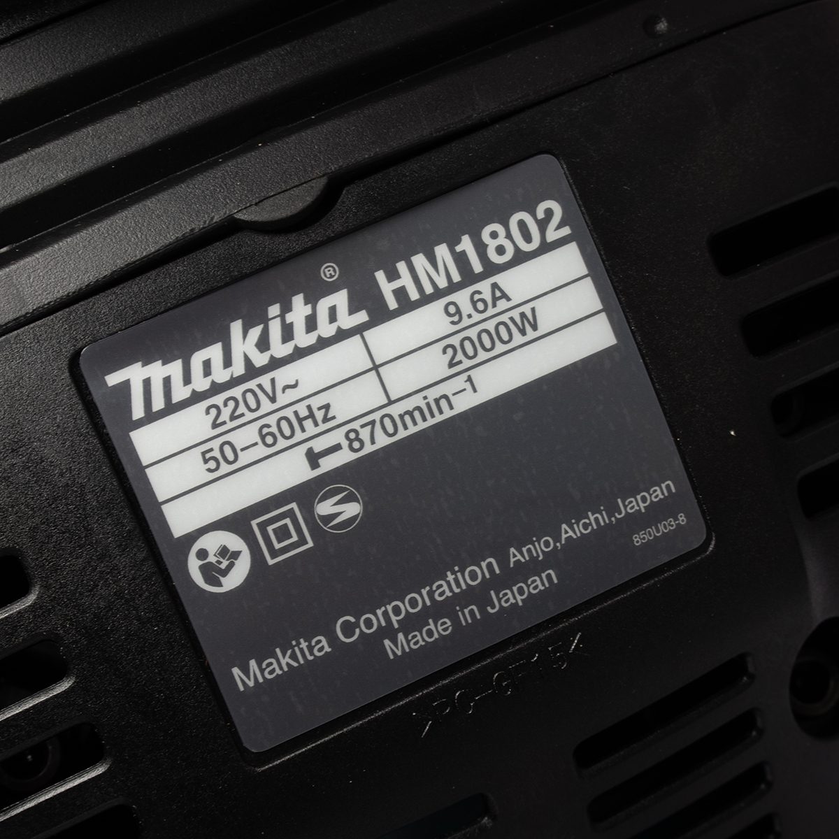 MAKITA เครื่องสกัดคอนกรีตไฟฟ้า 71.4 จูล ขนาด 28.6 มม. (1-1/8 นิ้ว) กำลังไฟ 2,000 วัตต์ รุ่น HM-1802 อัตราการกระแทก 870 ครั้ง/นาที มีระบบเบรค