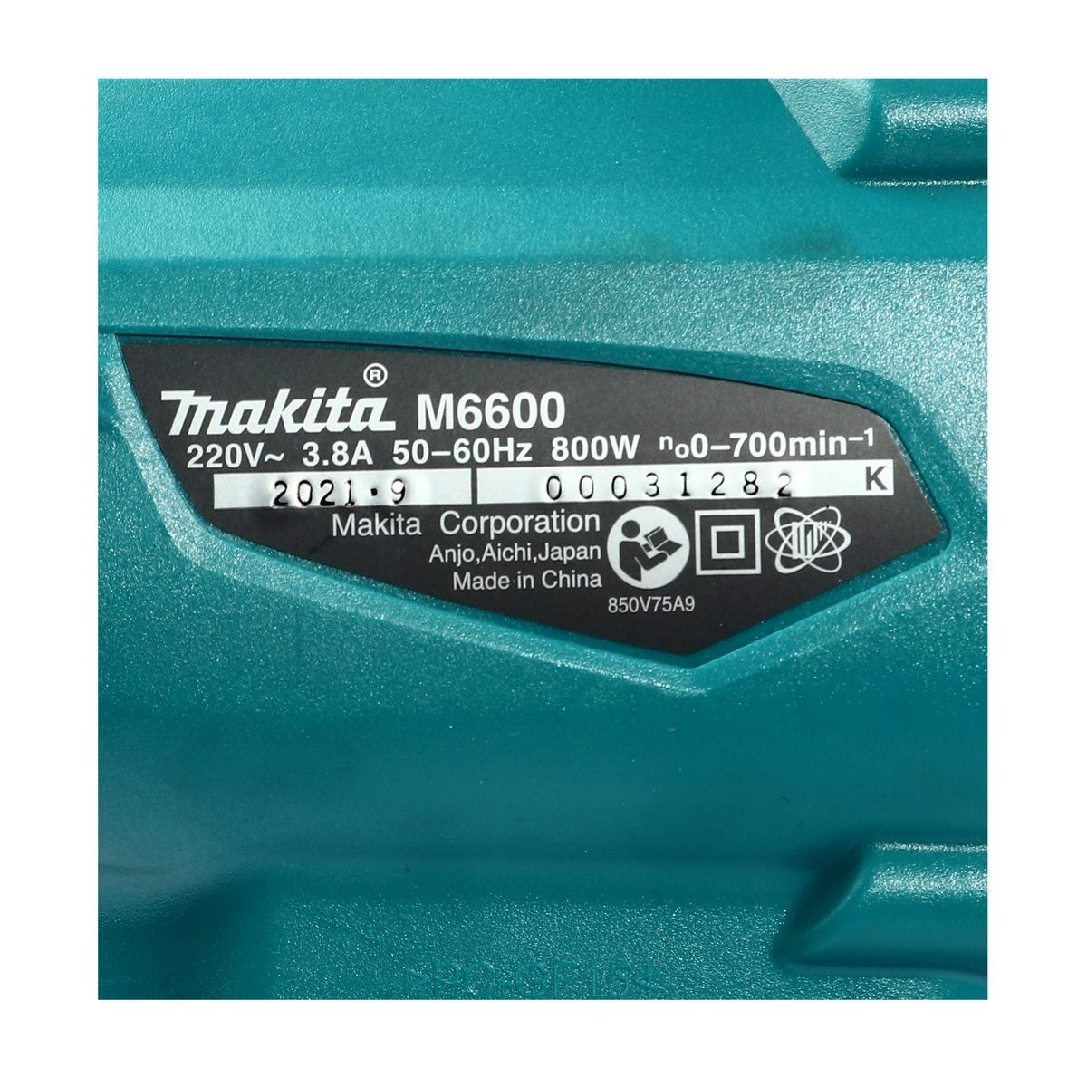 MAKITA เครื่องผสมสีไฟฟ้า ขนาด 165 มม. (6-1/2 นิ้ว) กำลังไฟ 800 วัตต์ รุ่น M6600XB ความเร็วรอบตัวเปล่าสูงสุด 0-700 รอบ/นาที มีฉนวนสองชั้น สาม