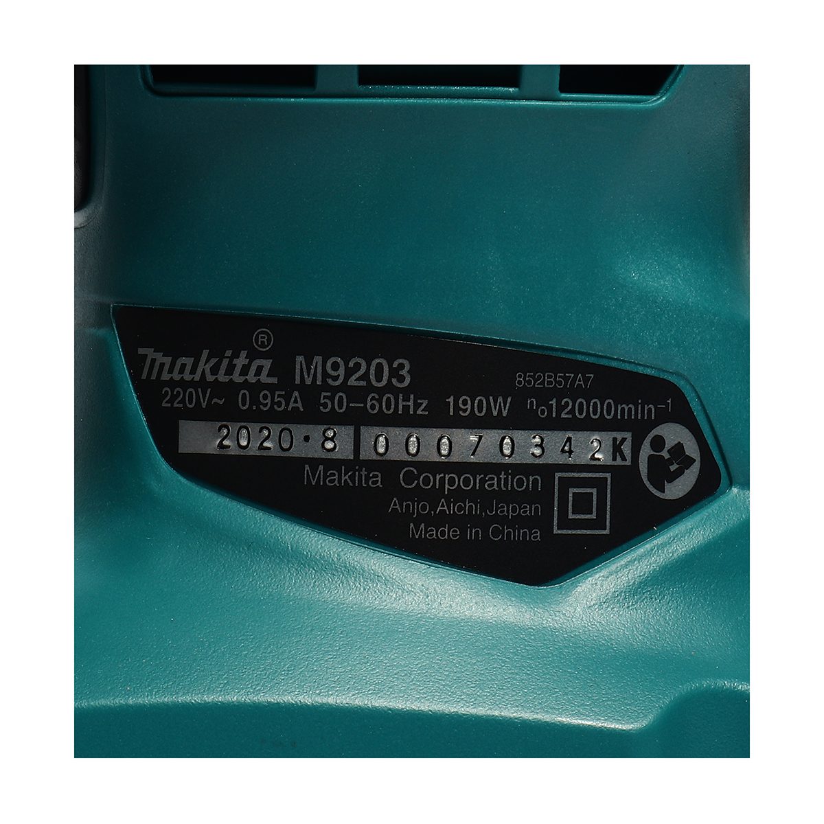 MAKITA เครื่องขัดกระดาษทรายสั่น ผืนผ้า ขนาด 93 X 228 มม. (3-5/8 X 9 นิ้ว) กำลังไฟ 190 วัตต์ รุ่น M9203B ความเร็วการขัด 12,000 ครั้ง/นาที (มา