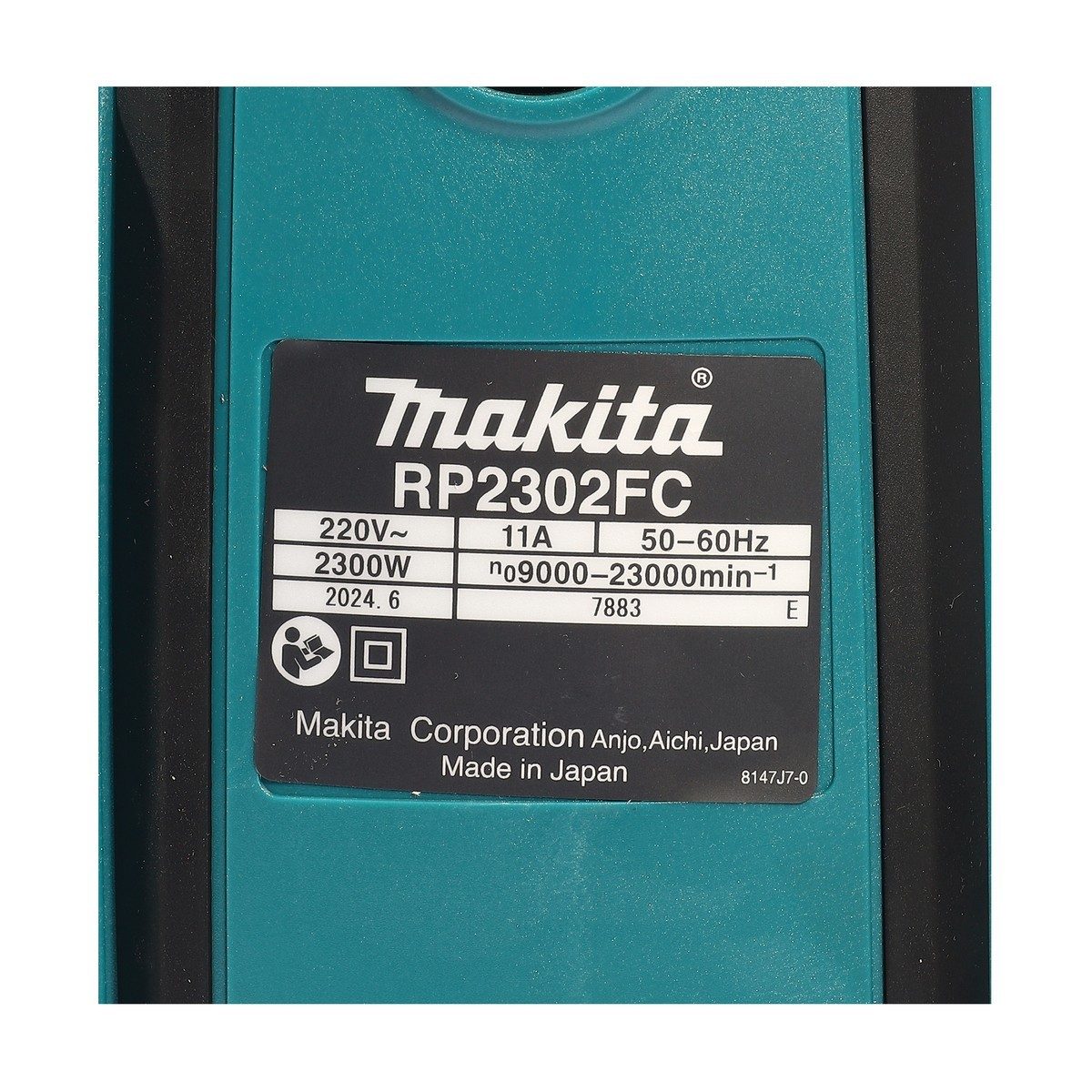 MAKITA เครื่องเร้าเตอร์ ขนาด 1/2 นิ้ว (12 มม.) กำลังไฟ 2,300 วัตต์ รุ่น RP2302FC05 ความเร็วรอบ 9,000 - 22,000 รอบ/นาที พร้อมหัวดูดฝุ่น (มากี