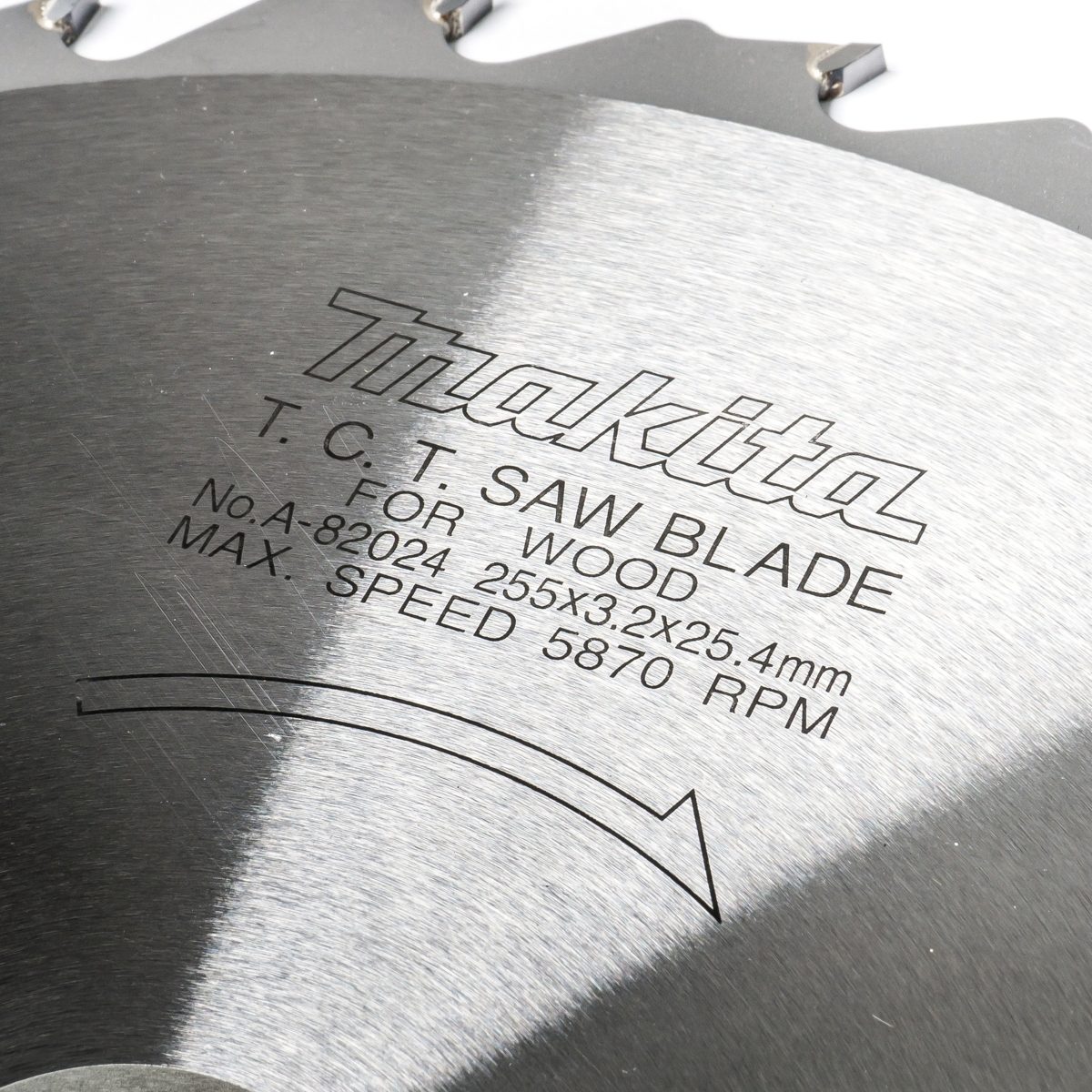 MAKITA ใบเลื่อยวงเดือนคาร์ไบด์สำหรับตัดไม้ 10 นิ้ว 24 ฟัน รุ่น A-82024 เส้นผ่านศูนย์กลาง 255 มม. หนา 3.2 มม. (มากีต้า)