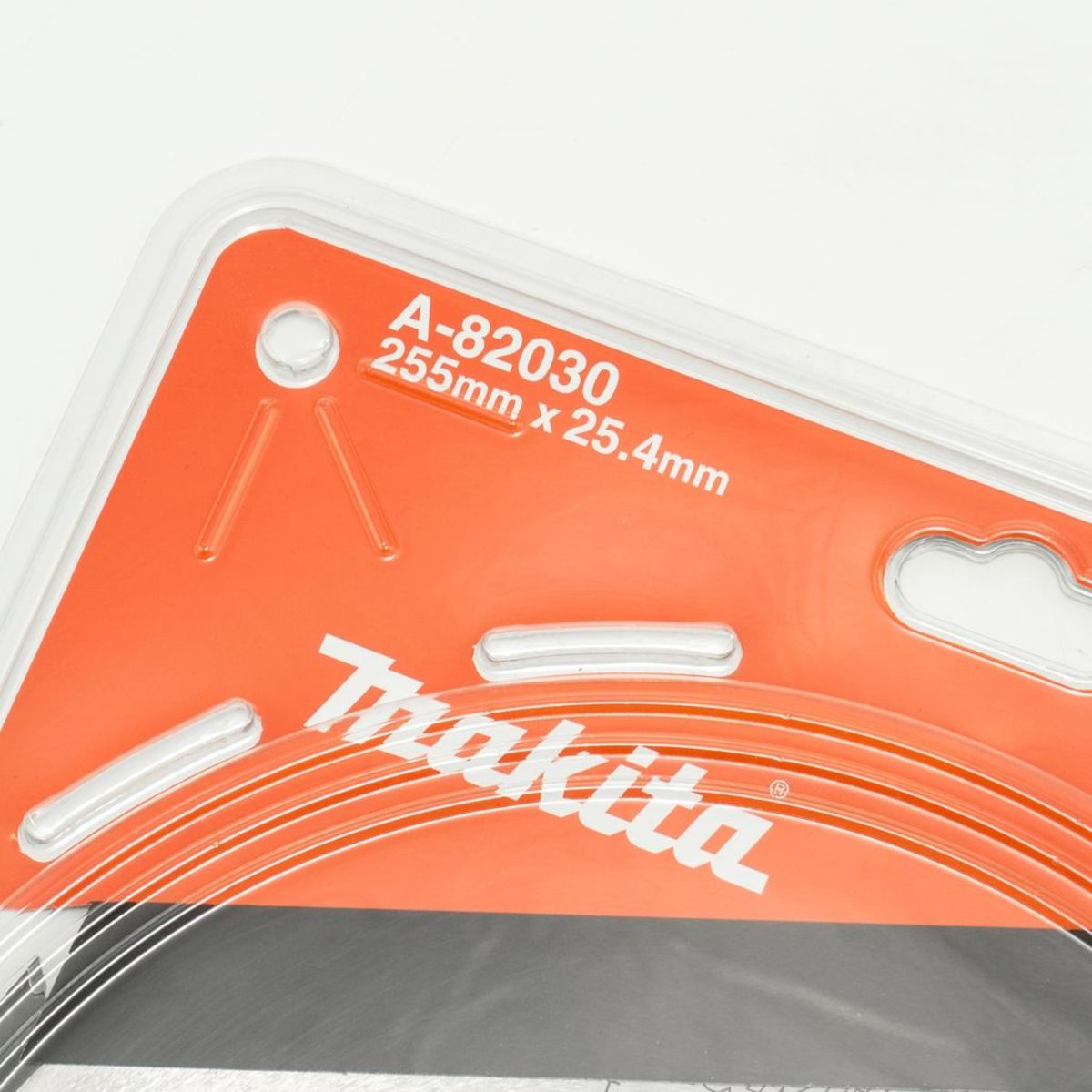 MAKITA ใบเลื่อยวงเดือนคาร์ไบด์สำหรับตัดไม้ 10 นิ้ว 30 ฟัน รุ่น A-82030 เส้นผ่านศูนย์กลาง 255 มม. หนา 3.2 มม. (มากีต้า)