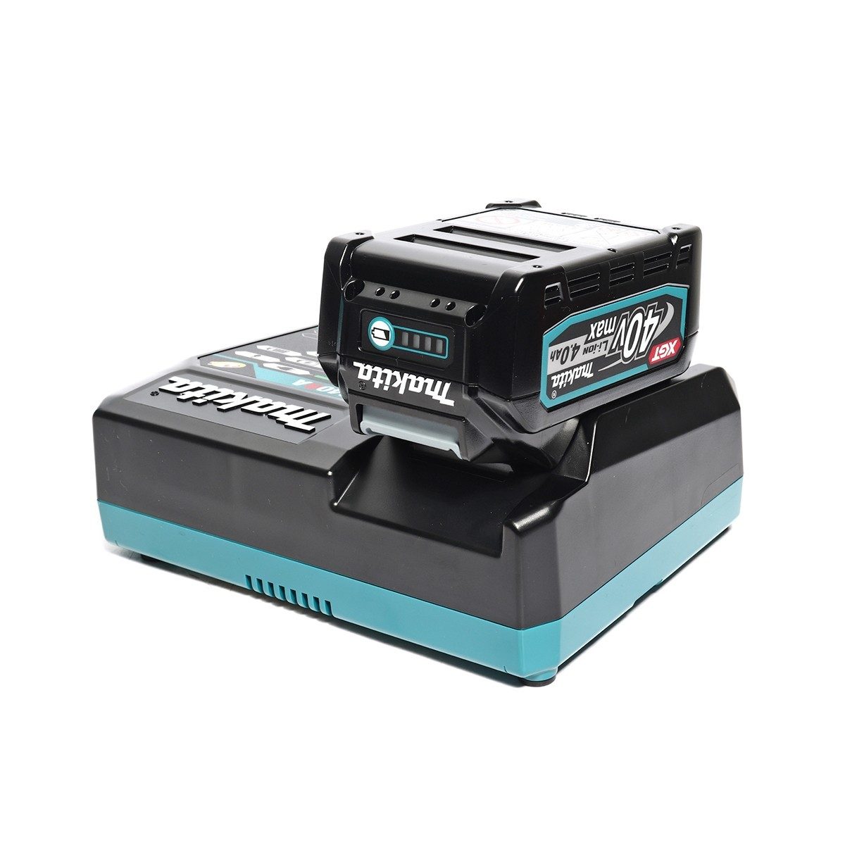 MAKITA ชุดแบตเตอรี่และแท่นชาร์จ 40 โวลต์ รุ่น MKP1G002 ประกอบด้วย แบตเตอรี่ BL4040 (4 แอมป์) 2 ชิ้น + แท่นชาร์จเร็ว DC40RA + กล่องเครื่องมือ