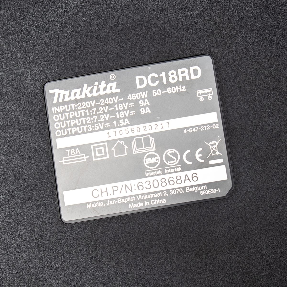MAKITA เครื่องชาร์จแบตเตอรี่ 18 โวลต์ (ชาร์จคู่) รุ่น DC18RD กำลังไฟ 460 วัตต์ ใช้กับแบต BL1830B / BL1850B / BL1860B / BL1815N (มากีต้า)