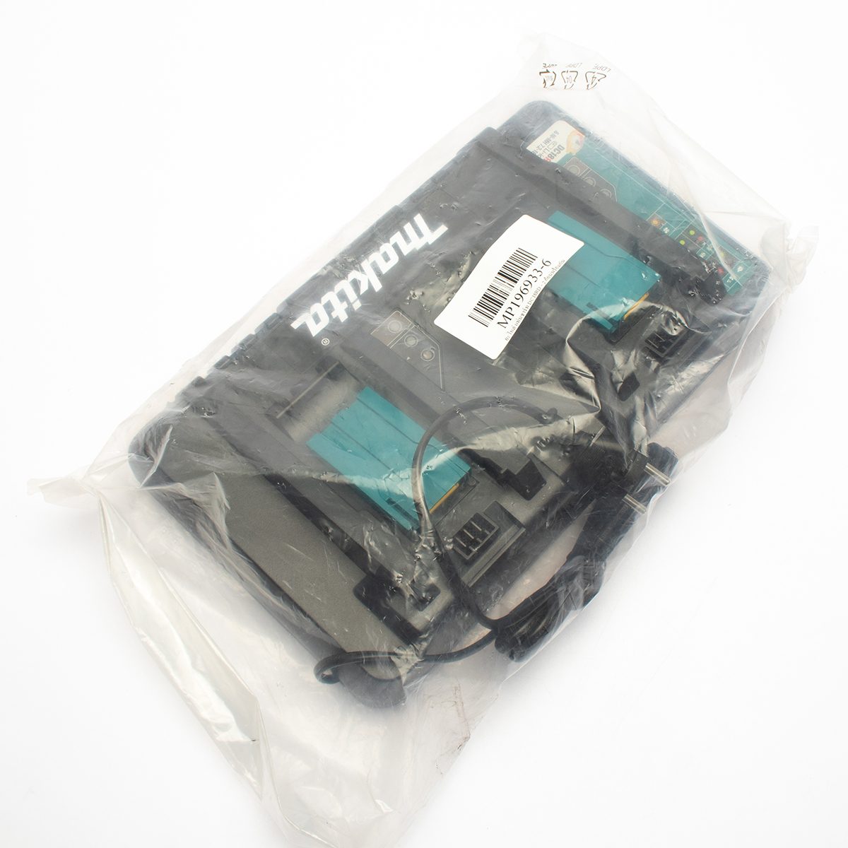 MAKITA เครื่องชาร์จแบตเตอรี่ 18 โวลต์ (ชาร์จคู่) รุ่น DC18RD กำลังไฟ 460 วัตต์ ใช้กับแบต BL1830B / BL1850B / BL1860B / BL1815N (มากีต้า)
