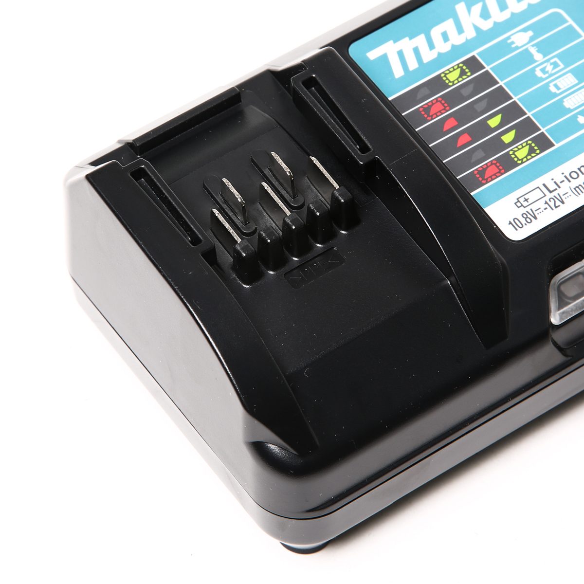 MAKITA เครื่องชาร์จแบตเตอรี่ 12 โวลต์ รุ่น DC10WD กำลังไฟ 33 วัตต์ ใช้กับแบตเตอรี่ BL1016 / BL1021B / BL1041B (มากีต้า)