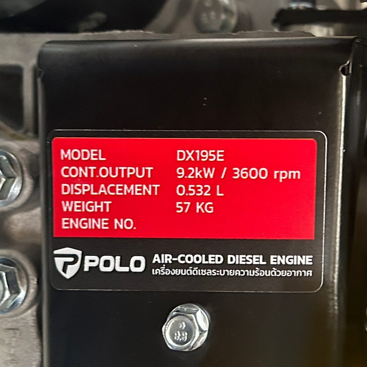 POLO เครื่องยนต์ดีเซลสตาร์ทไฟฟ้า 13.0 แรงม้า รุ่น DX195E กระบอกสูบ 532 ซีซี ความเร็วรอบ 3,600 รอบ/นาที ความจุถังน้ำมันเชื้อเพลิง 5.5 ลิตร (โ