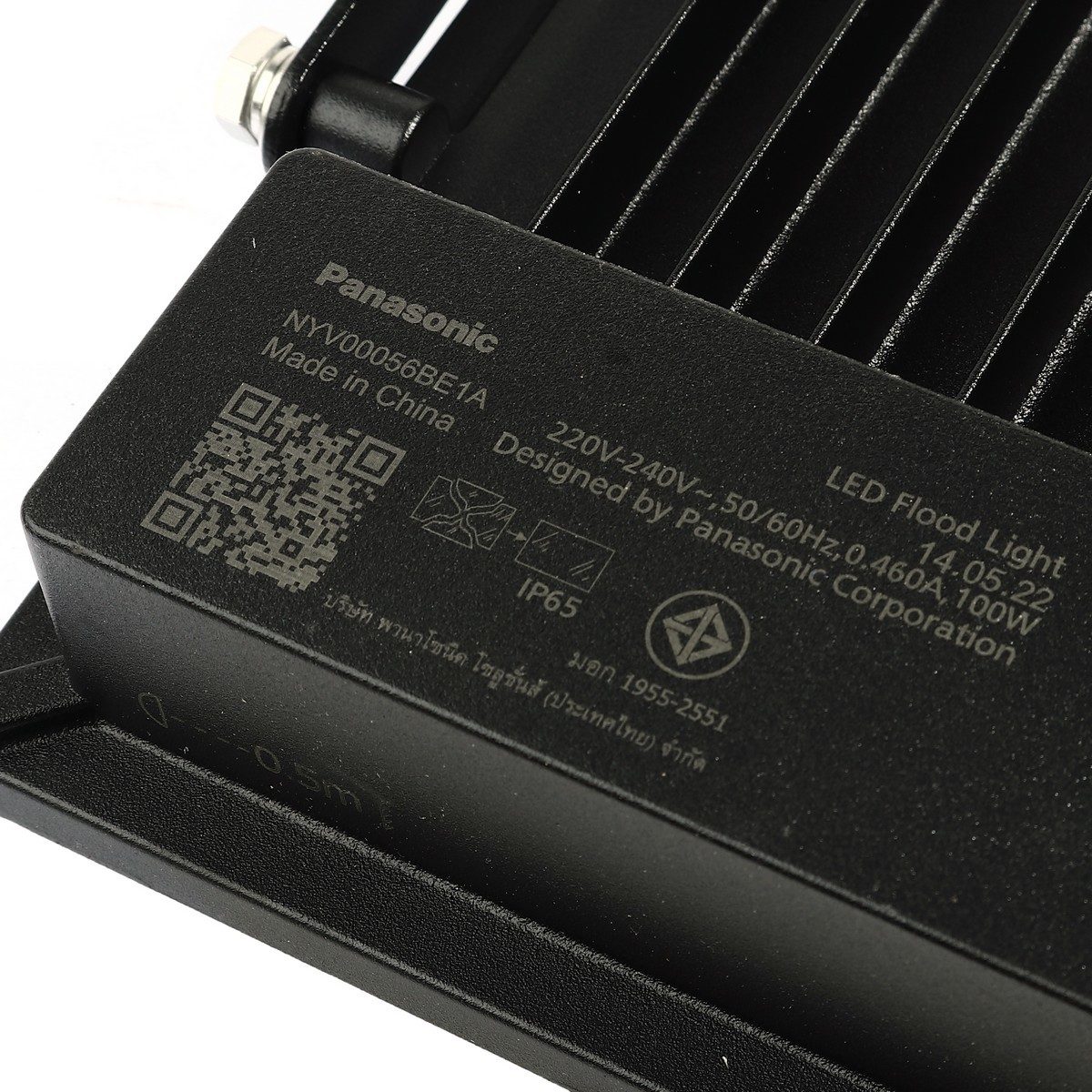 PANASONIC โคมไฟฟลัดไลท์ 100 วัตต์ เดย์ไลท์ รุ่น LED Mini FloodLight มาพร้อมการกันน้ำ IP65 (พานาโซนิค)