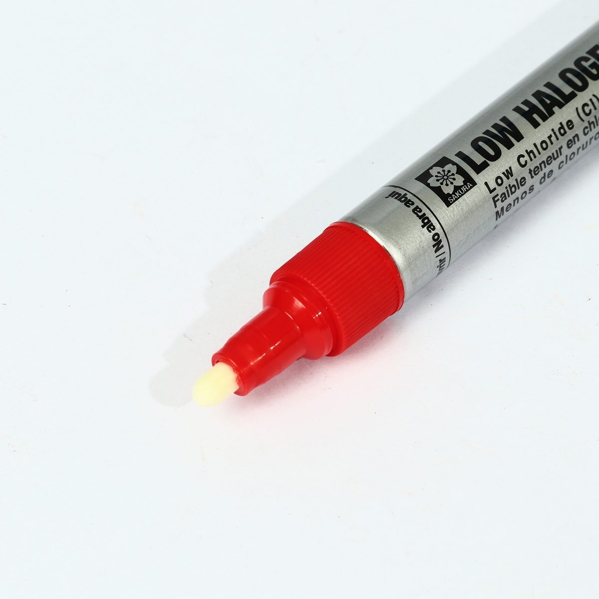 SAKURA ปากกาเพ้นท์ มาร์คเกอร์ โลว์ฮาโลเจน (สีแดง) ขนาด 2 มม. รุ่น XPMKB-LH-19 เหมาะสำหรับงานอุตสาหกรรมโดยเฉพา ใช้เขียนทำเครื่องหมาย บนโลหะทุ