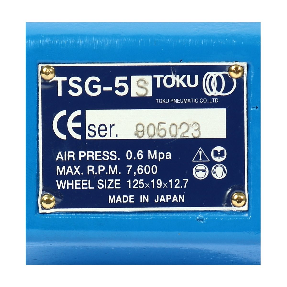 เครื่องเจียร์ลมคอตรง โตกุ (TOKU) รุ่น TSG-5S ขนาดใบเจียร์ 5 นิ้ว (125 x 19 x 12.7 มม.) กำลัง 1.4 แรงม้า ความเร็วสูงสุด 3,000 เมตร/นาที ปริมา