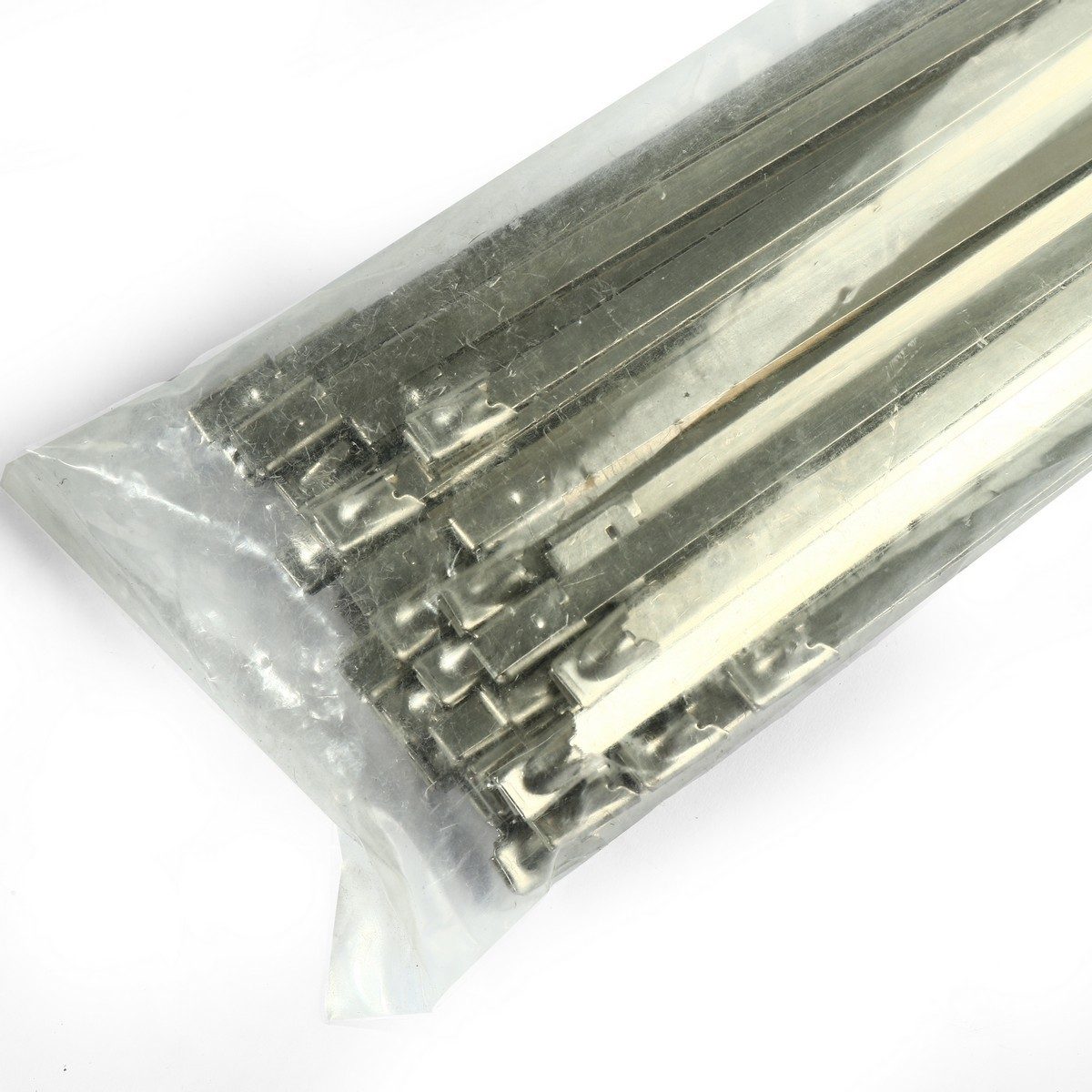 TAKAMURA เคเบิ้ลไทร์ สแตนเลส 27 นิ้ว (4.6X700 มม.) ทนแดด ทนฝน ทนสารเคมี ผลิตจาก สแตนเลส เกรด 316 สำหรับรัดเก็บสายไฟให้เป็นระเบียบ (บรรจุ 50 
