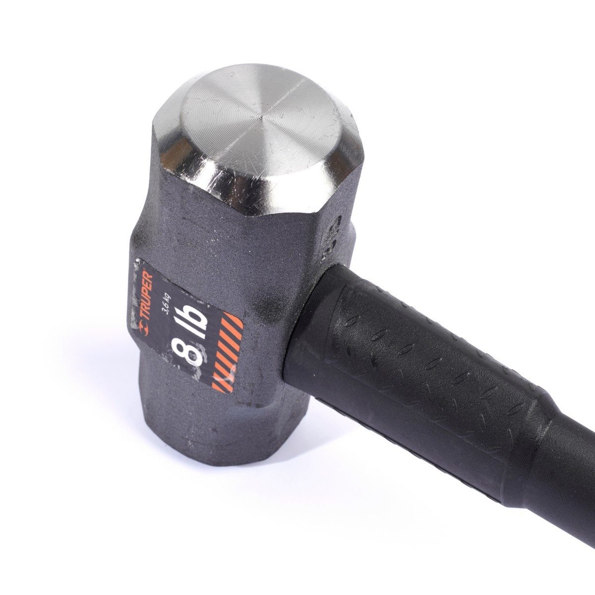 ค้อนปอนด์ ด้าม Fiber 8 ปอนด์ ทรูเปอร์ (TRUPER) รุ่น 16538 ขนาด 36 นิ้ว เหล็กกล้าคาร์บอนสูง ด้านหน้าที่มีการกลึงและเอียงทำให้ลดโอกาสเกิดอุบัต