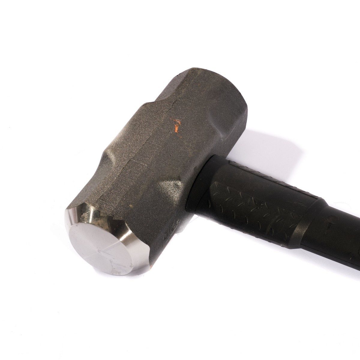 ค้อนปอนด์ ด้าม Fiber 12 ปอนด์ ทรูเปอร์ (TRUPER) รุ่น 16542 ขนาด 36 นิ้ว เหล็กกล้าคาร์บอนสูง ด้านหน้าที่มีการกลึงและเอียงทำให้ลดโอกาสเกิดอุบั