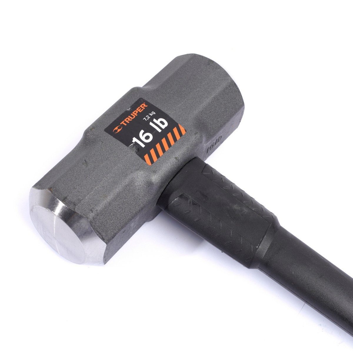 ค้อนปอนด์ ด้าม Fiber 16 ปอนด์ ทรูเปอร์ (TRUPER) รุ่น 16546 ขนาด 36 นิ้ว เหล็กกล้าคาร์บอนสูง ด้านหน้าที่มีการกลึงและเอียงทำให้ลดโอกาสเกิดอุบั