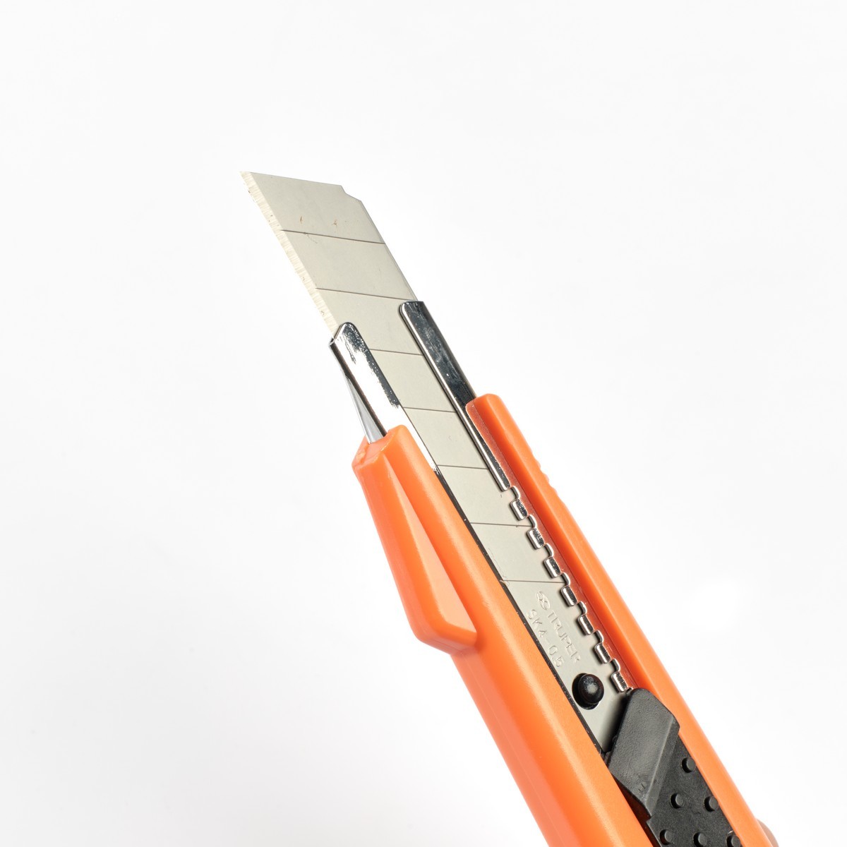 TRUPER มีดคัตเตอร์อเนกประสงค์ 16974 ขนาด 6 นิ้ว รุ่น CUT-6 ทำจากเหล็กกล้า SK4 ทนทานกว่าเหล็กกล้าคาร์บอนถึง 2 เท่า