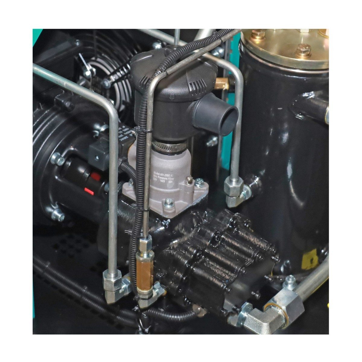 TORQNADO ปั๊มลมสกรู 380 โวลต์ 1 เฟส 5.5 แรงม้า (4 กิโลวัตต์) ถัง 100 ลิตร รุ่น DLG4V แรงดันลม 8 บาร์ (ทอร์คนาโด)