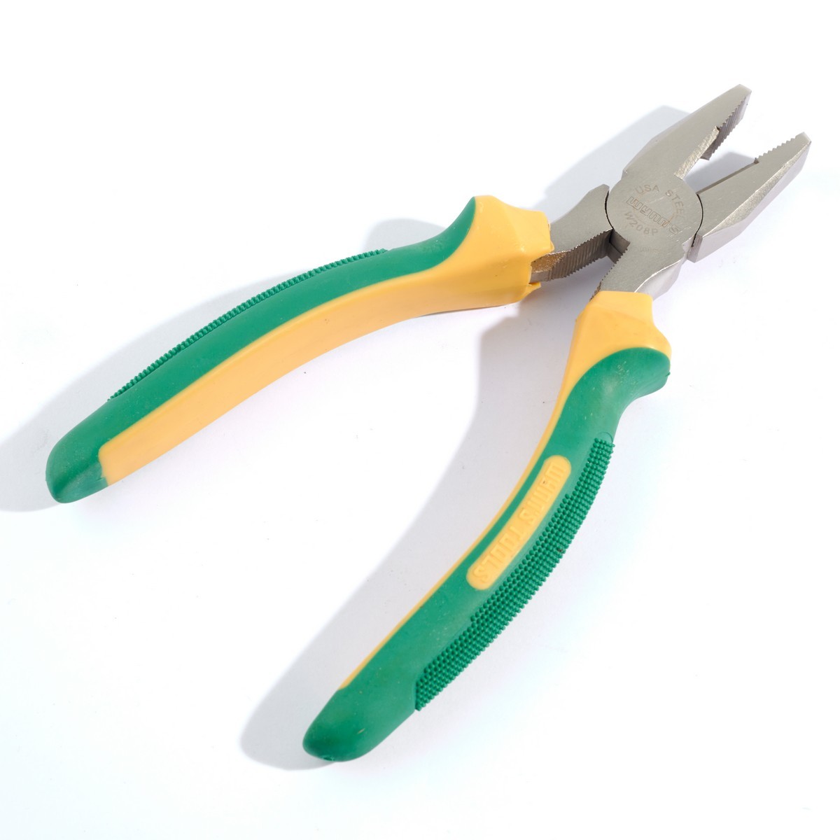 W208P คีมปากจิ้งจก 8" ด้ามบ่าเหลือง