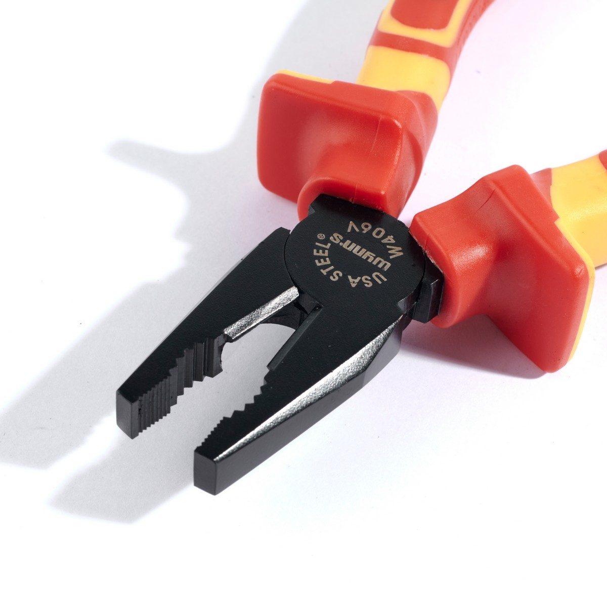 W406V คีมปากจิ้งจกไฟฟ้ารงดันสูง 6"